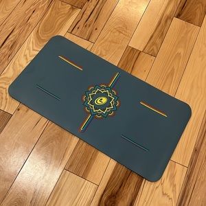 NWT LIFORME yoga pad Blue/Rainbow